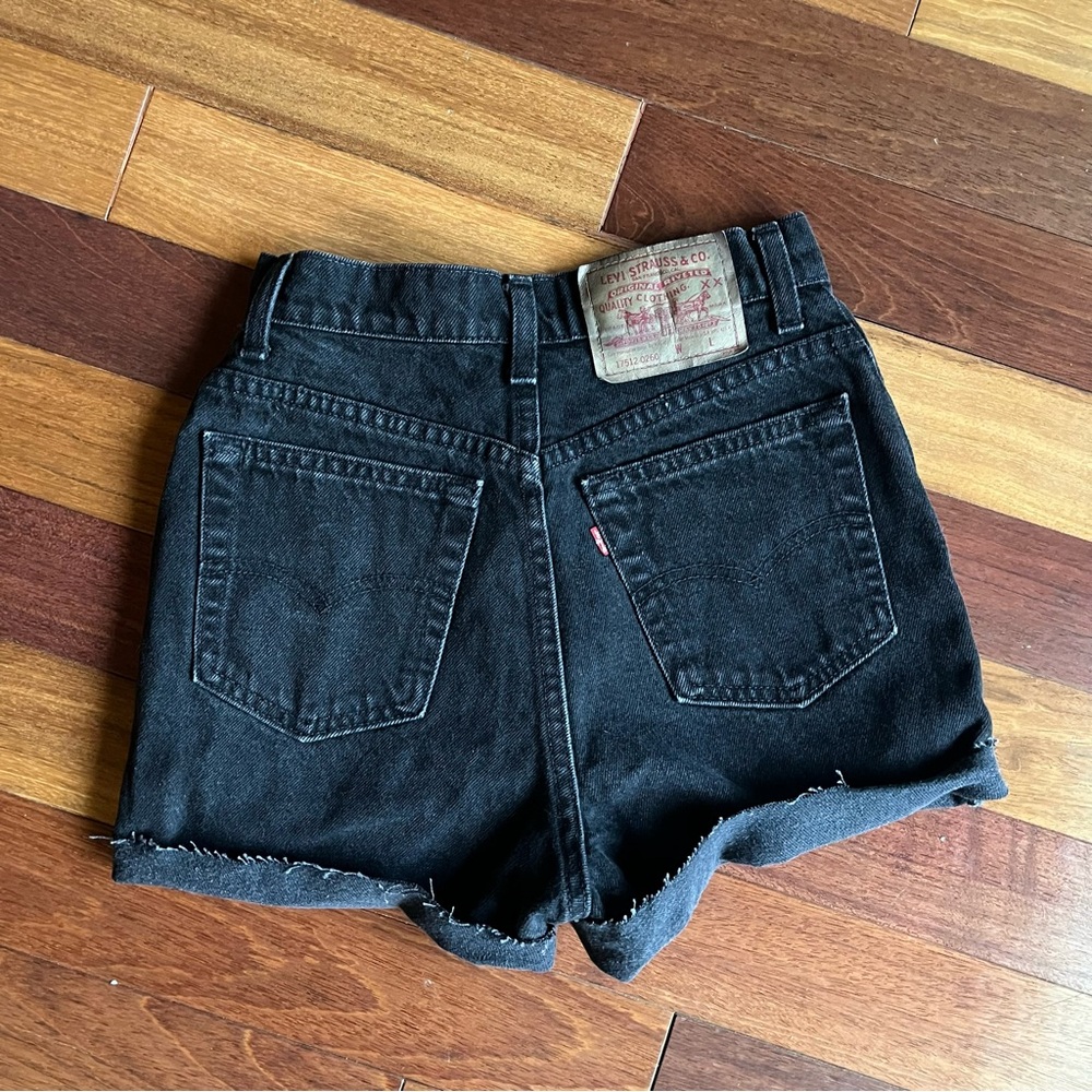 VINTAGE LEVI’S DENIM SHORTS